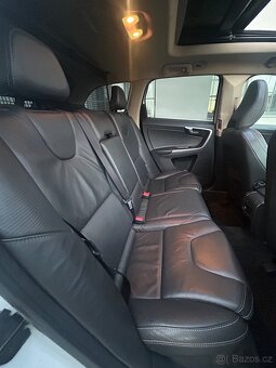 VOLVO XC60 2.4D5 R-DESIGN 151KW 4x4 AUT-NAVI-KUŽE-TAŽNÉ-XENO - 9