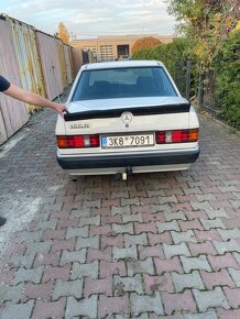 Křídla (spoilery) kufru mercedes - 9