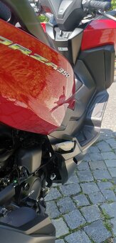 prodám zánovní Honda Forza 350 Smart top box - model 2025 - 9