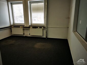 Pronájem kanceláře v průmyslové zóně - 9