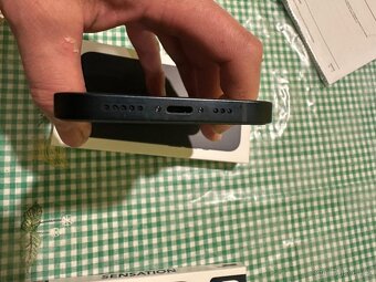 Prodám nový IPhone 13 128 GB zdarma Cellularline Sensation - 9