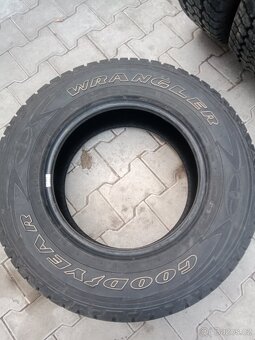 Wrangler Goodyear 245/75/17 - 9