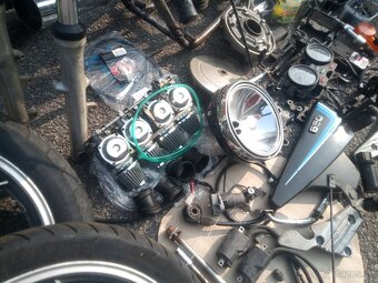 Yamaha XJ 650 - rozebraná - 9