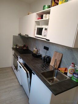 Nabízíme spolubydlení v bytě 3+1 s balkónem - 9