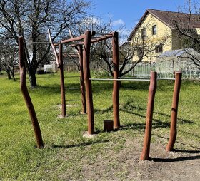 Workout hřiště - venkovní posilovna z akátu - 9