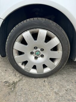 Škoda Superb na Náhradní díly - 9