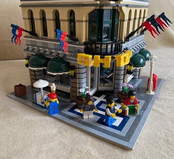 LEGO CREATOR EXPERT - 10211 - GRAND EMPORIUM - 9