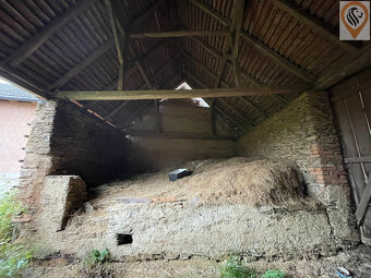 Prodej 2/3 podílu rodinného domu s pozemky v malebné obci Út - 9