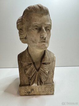 Různé starožitné sochy - 9