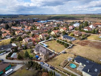 Prodej stavebního pozemku 1230 m2 v Dolních Jirčanech - 9