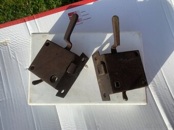 Prodám kliky a zámky dveří s klíčkem původní - 9