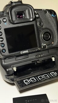 Prodám set Canon 7D + 4 objektivy + batterygrip + blesk - 9