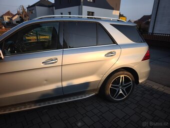 havarovaný Mercedes Benz GLE 500 e - 9