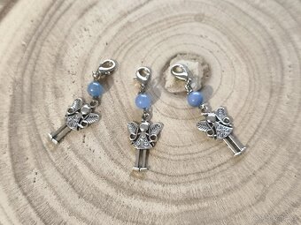 Přívěsek - Andělka s modrým křemenem - 9