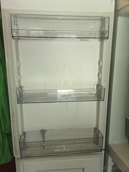 Prodám starší kombinovanou lednici s mrazákem. - 9