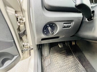 ŠKODA ROOMSTER 1.2 i BENZÍN NAJETO JEN 82 TIS KM - 9