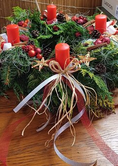 Adventní věnce, živé girlandy, svícny - 9