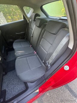 Hyundai I 30  1,4 i 16 V - 9