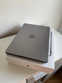 Apple MacBook Air 13,6" (2022) / M2 / 8GB / 256GB - 9