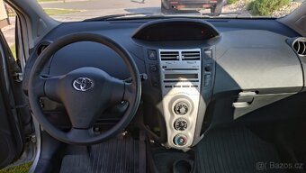 Toyota Yaris 1.3 VTT-i - 9
