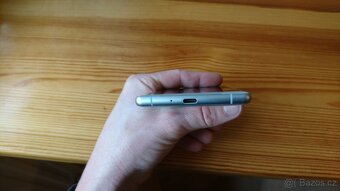 Sony Xperia XZ2 - Super stav + originální příslušenství - 9