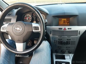 Opel Astra H kombi 1.7 TDCi 81kW - 9