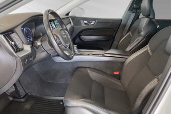 Volvo XC60 D4 AWD Momentum Advanced SE 2019 - 9