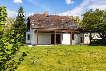 Prodej rodinného domu 260 m² s pozemkem 2122m² - 9