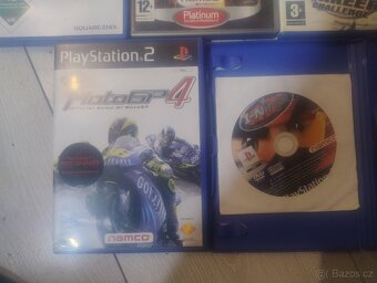 PlayStation 2 Slim + 2 ovladače,kabely,7her - 9