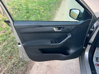 ► ŠKODA FABIA 1.2TSI 81KW 6RS PANORAMA-LED-KAMERA-TAŽNÉ - 9