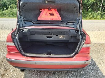 Mercedes-Benz CLK 320i - 9