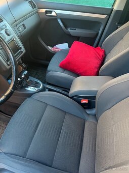 Vw touran 5mistny je 2.0tdi 125kw rok2008 - 9