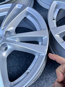 5x114,3 R17 original alu disky Hyundai - 9