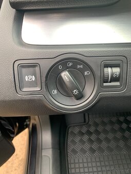 VW Passat 2,0tdi sedan - 9