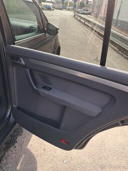 VW Touran 1.2 TSI Bluemotion ,7 míst - 9