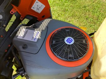 Zahradní traktor Husqvarna TC 142 - 9