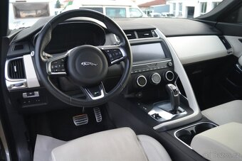 Jaguar E-Pace P200 R-Dynamic AWD Meridian - 9