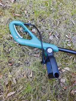 Elektrický vyžínač Bosch EasyGrassCut 23 (280 W, 23 cm)
- 9