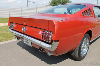 1966 Ford Mustang Fastback 289 V8, manuál, perfektní stav - 9
