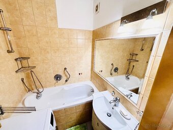 ZNOJMO - Prostorný byt s garáží - 3+1, 70 m² - 9