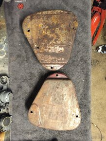 Jawa Perak, kastliky - 9