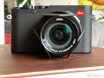 LEICA D-LUX 8 - 9