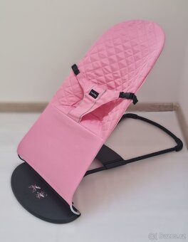 Použitá lehátka Babybjörn, potahy a hračky - 9