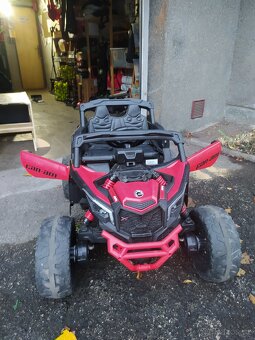 Elektrické autíčko CAN-AM Maverick
nová verze s baterií - 9