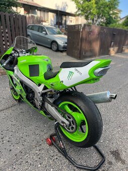 Kawasaki zx7r - 9