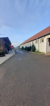 Nabízíme exkluzivně k prodeji jezdecký areál s 26 boxy, rodi - 9