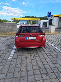 Prodám Toyota Auris Combi HYBRID 1.8 - 9