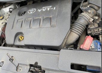Toyota AURIS, 1.6l, 91 kW, 75 000 km, r.v. 2007 - 9