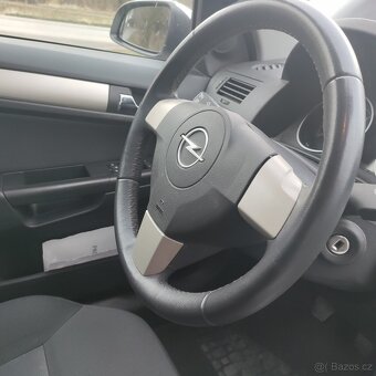 Opel Astra, 1.9CDTI,KRÁSNÁ,SERVISKA,VÝBAVA - 9