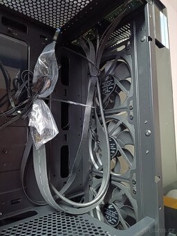 Evolveo Ptero Q12 – RGB PC skříň (ATX / mATX / miniITX) - 9